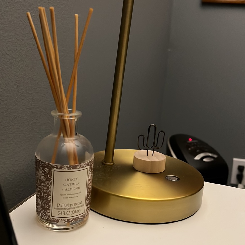 ROOM DECOR - Picture 2 of 2